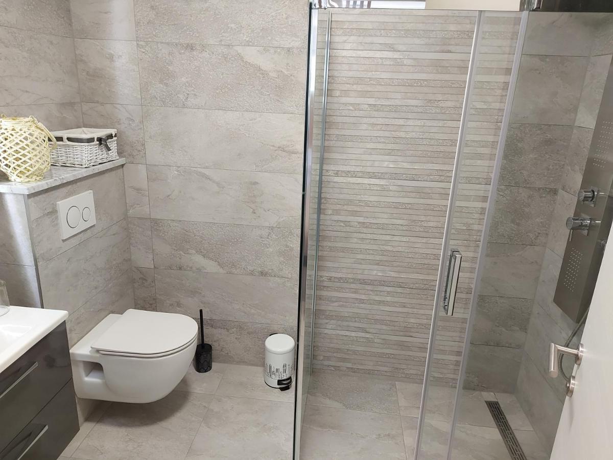 Apartman Matilda 2 กราดัซ ภายนอก รูปภาพ